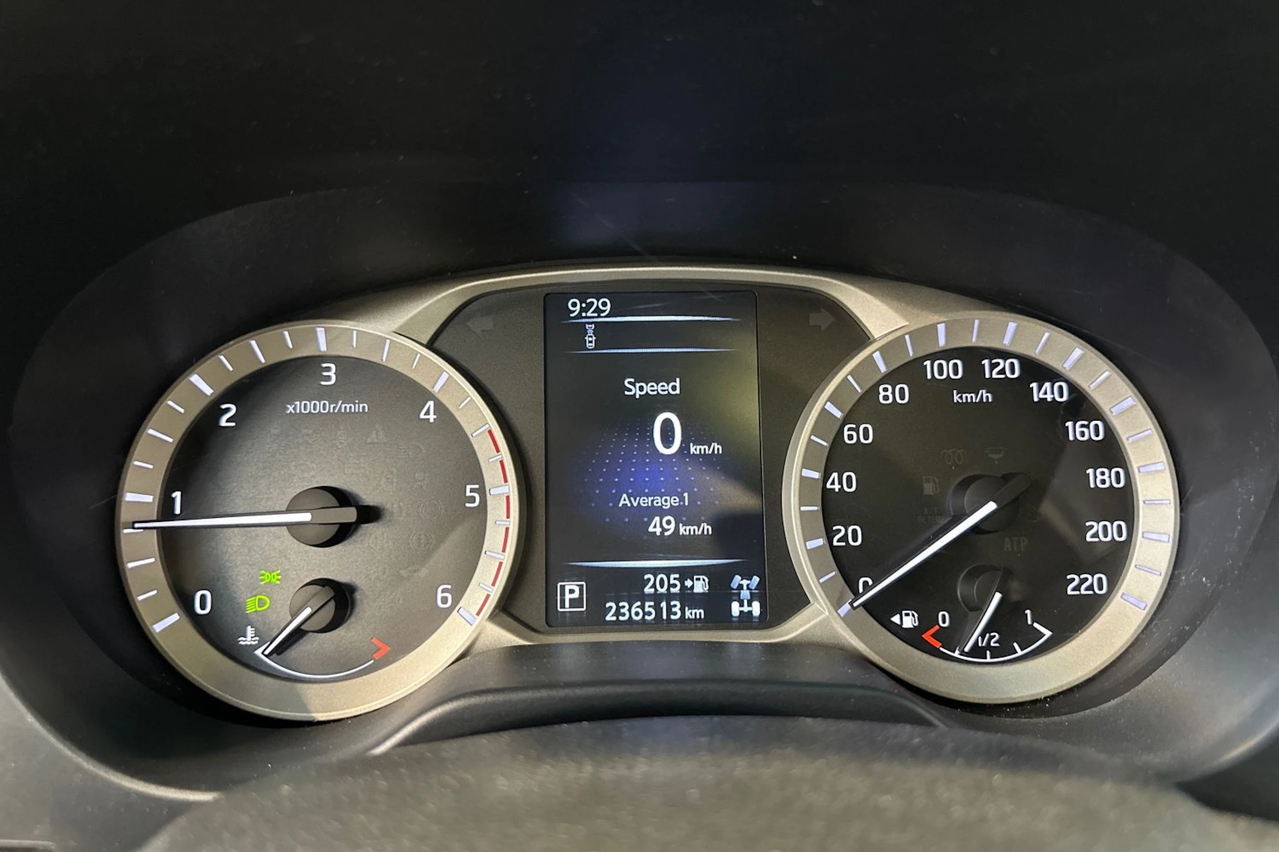 musta Nissan Navara 2016 kuva 17.