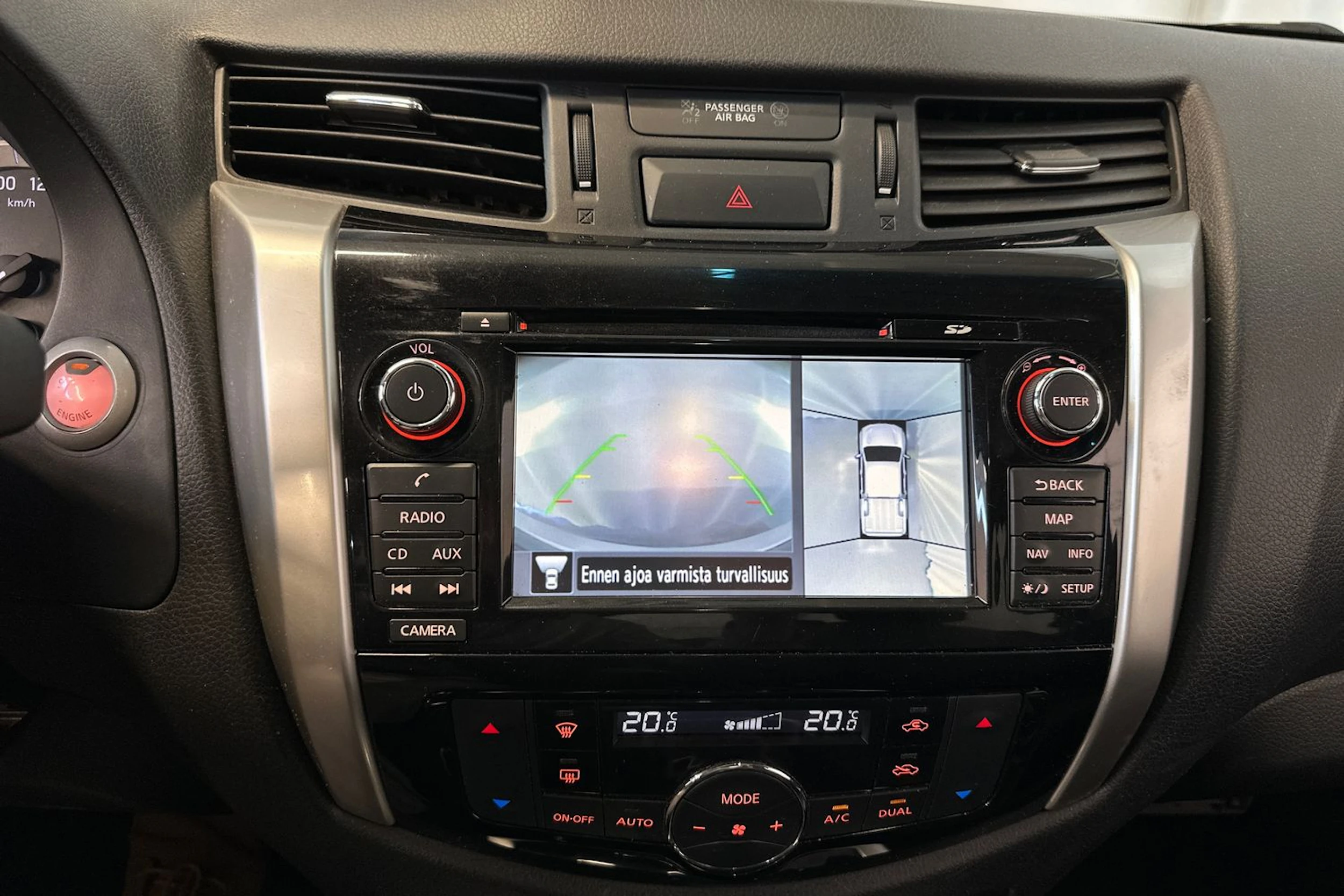 musta Nissan Navara 2016 kuva 19.