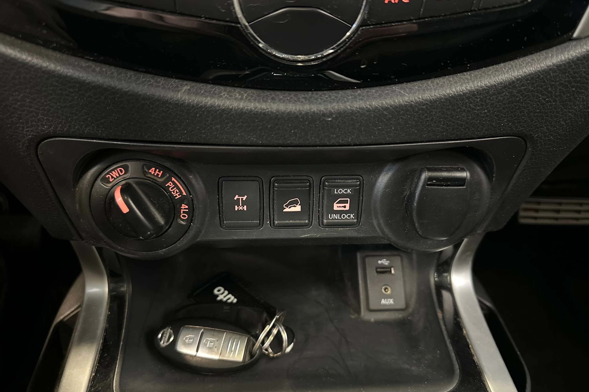 musta Nissan Navara 2016 kuva 20.