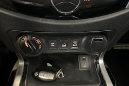 musta Nissan Navara 2016 kuva 20.