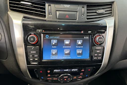 musta Nissan Navara 2016 kuva 21.