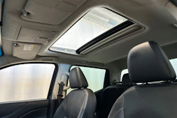 musta Nissan Navara 2016 kuva 22.