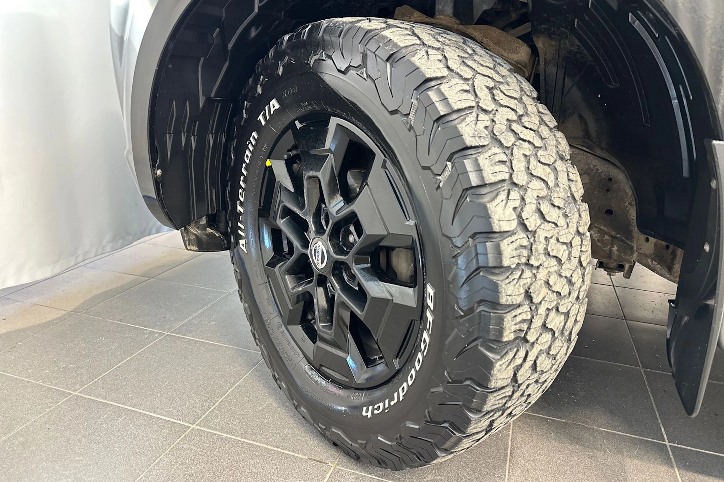 musta Nissan Navara 2016 kuva 24.