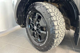 musta Nissan Navara 2016 kuva 24.