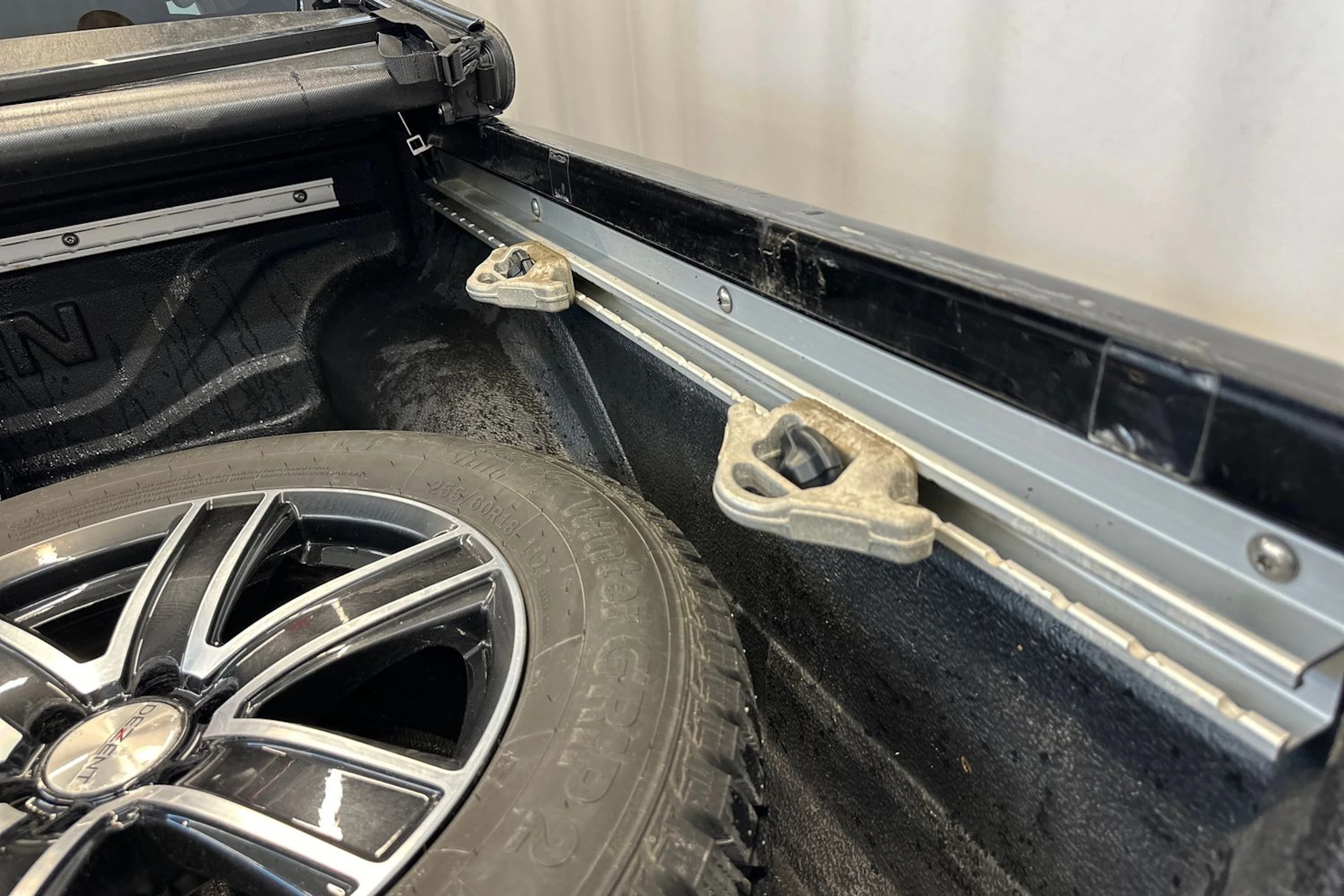 musta Nissan Navara 2016 kuva 26.