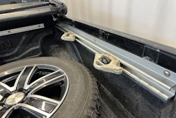 musta Nissan Navara 2016 kuva 26.