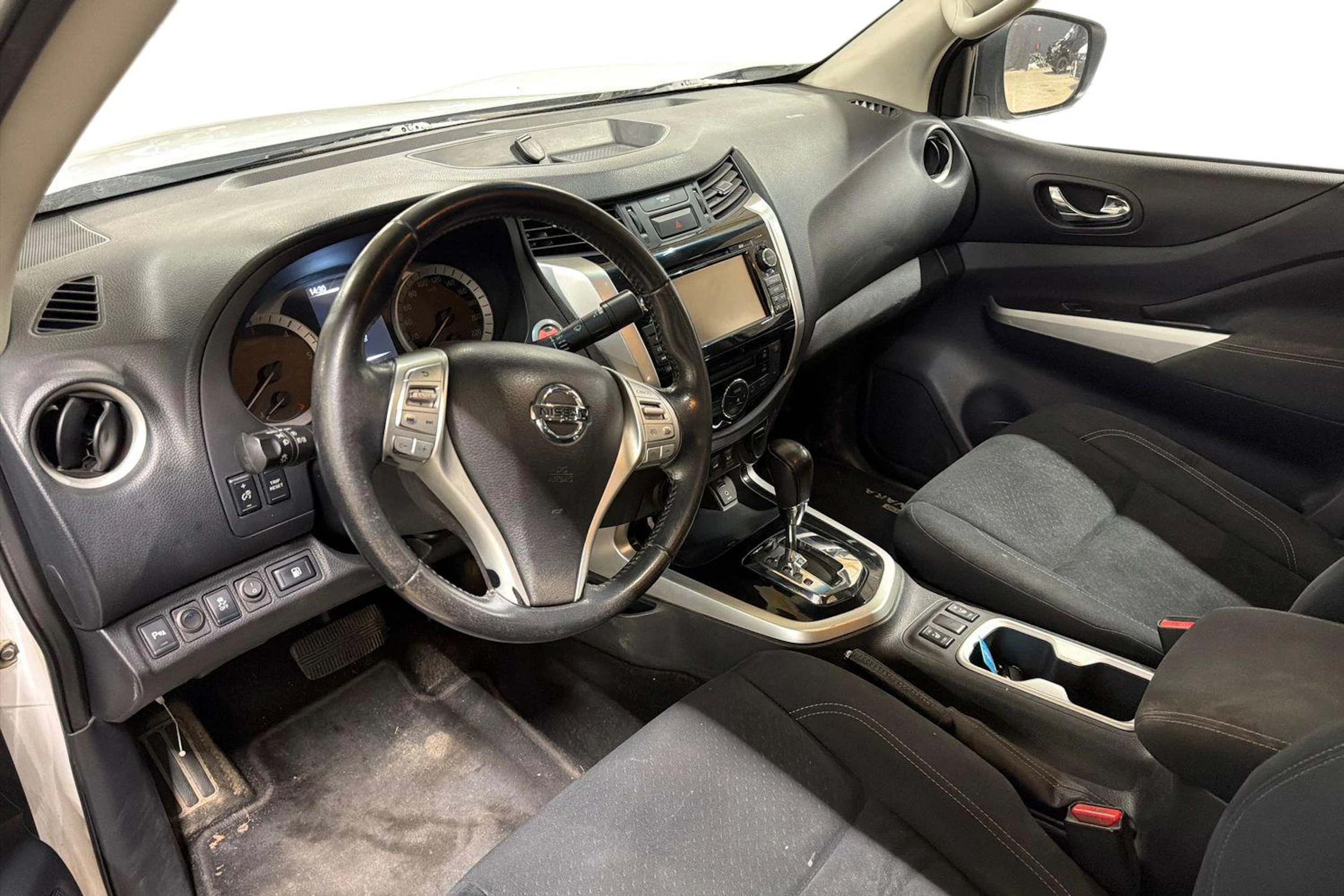 valkoinen Nissan Navara 2016 kuva 3.