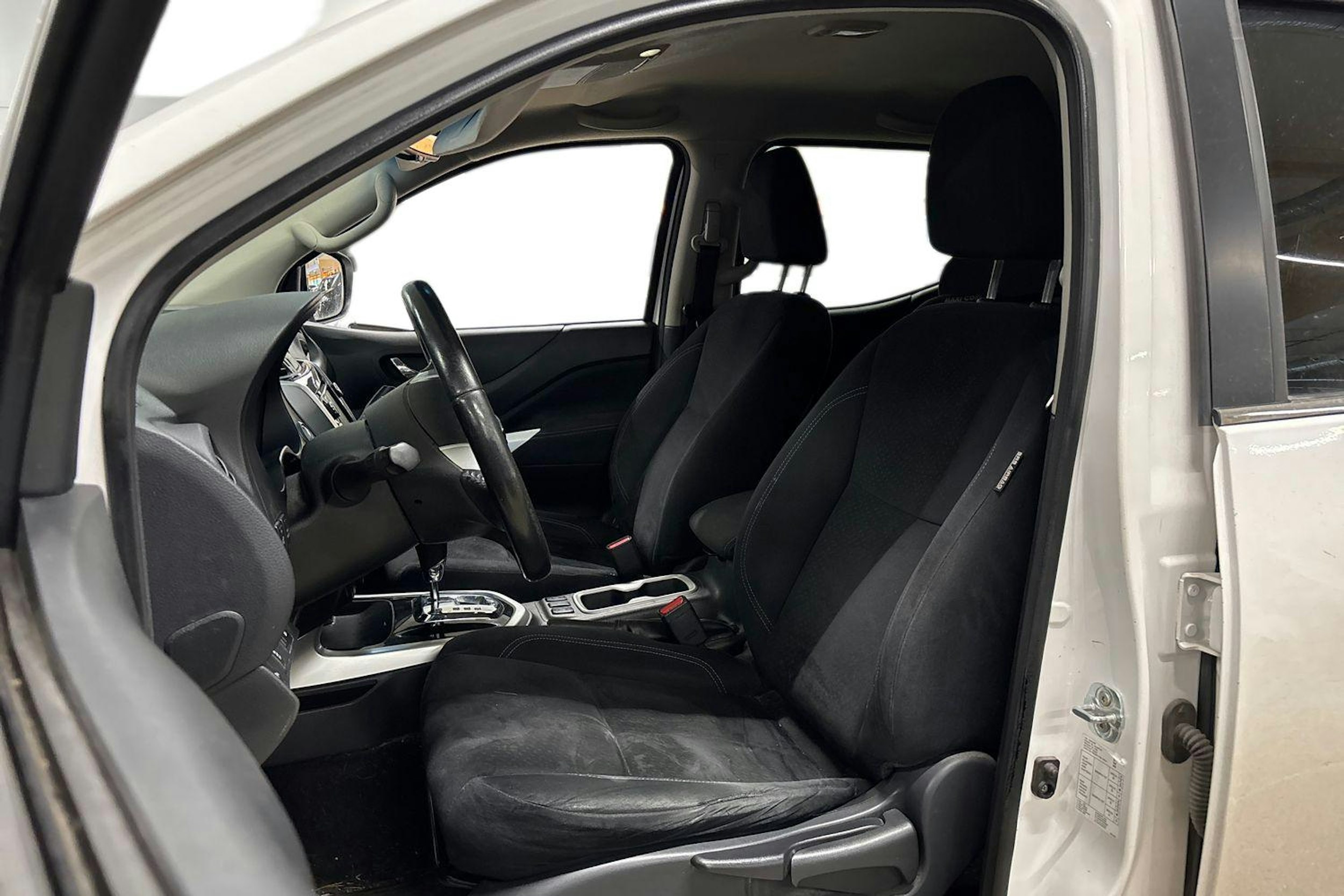 valkoinen Nissan Navara 2016 kuva 3.