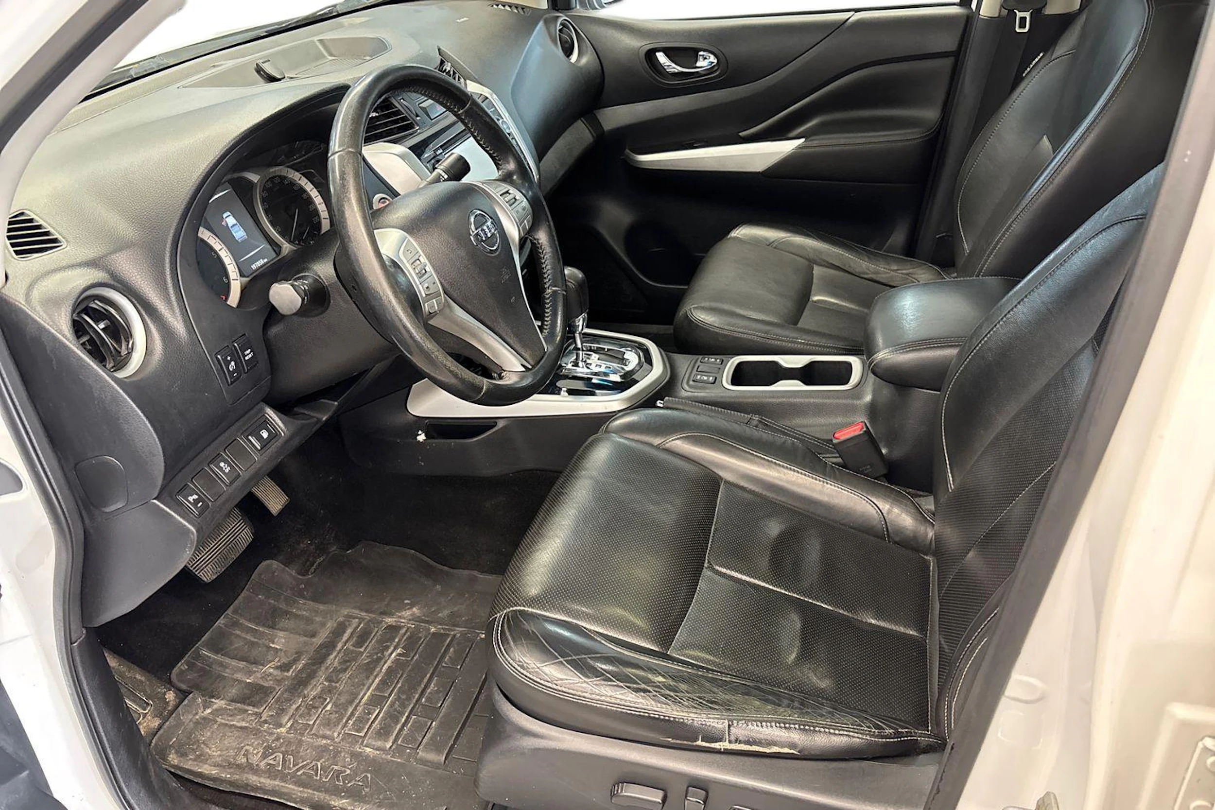 valkoinen Nissan Navara 2016 kuva 3.