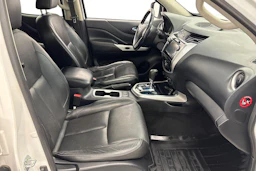 valkoinen Nissan Navara 2016 kuva 11.