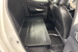 valkoinen Nissan Navara 2016 kuva 13.