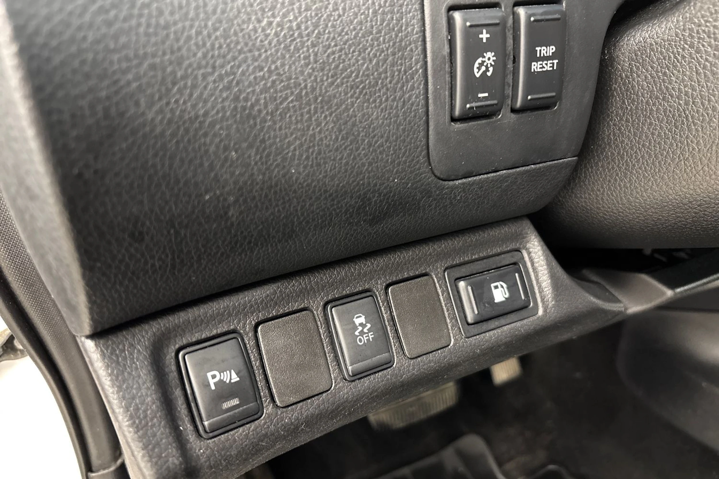 valkoinen Nissan Navara 2016 kuva 19.