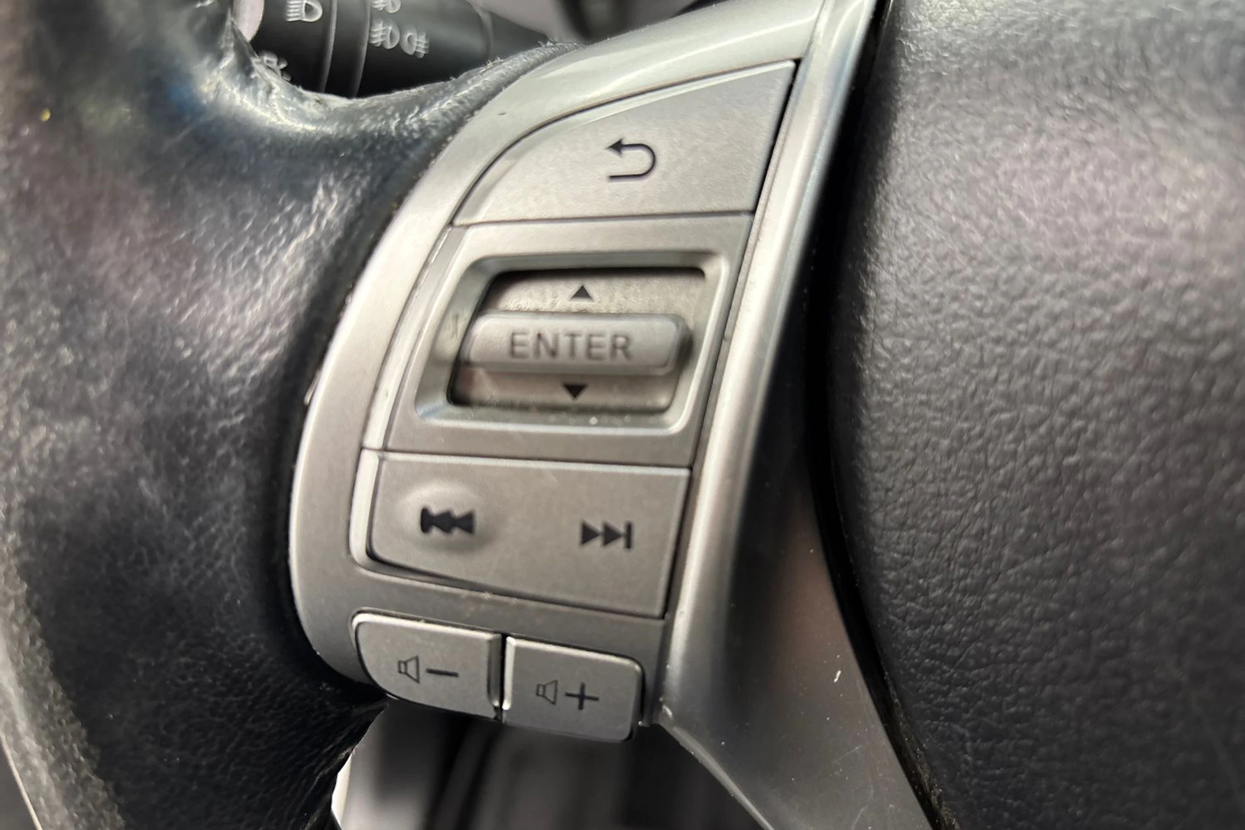 valkoinen Nissan Navara 2016 kuva 21.