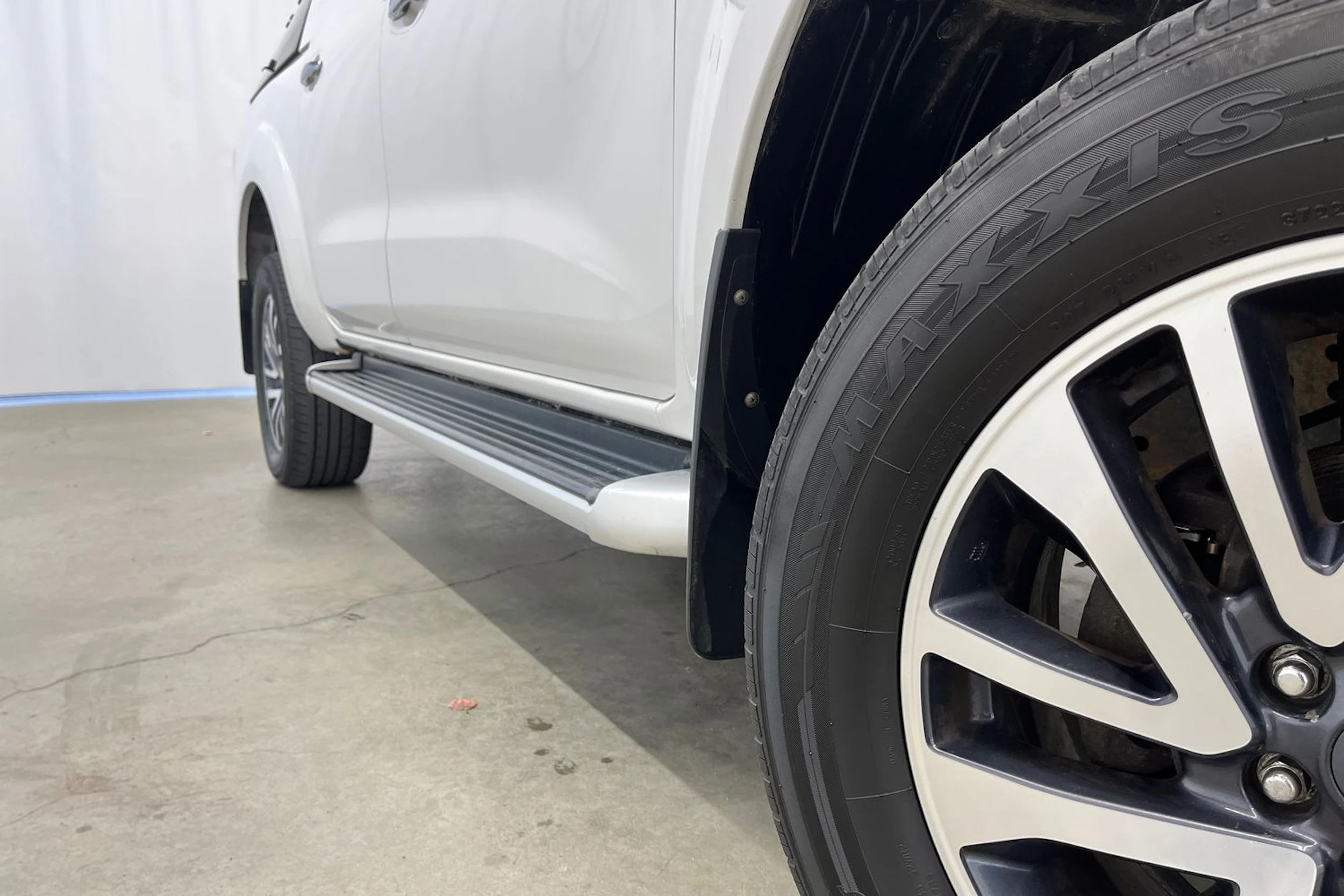 valkoinen Nissan Navara 2016 kuva 32.