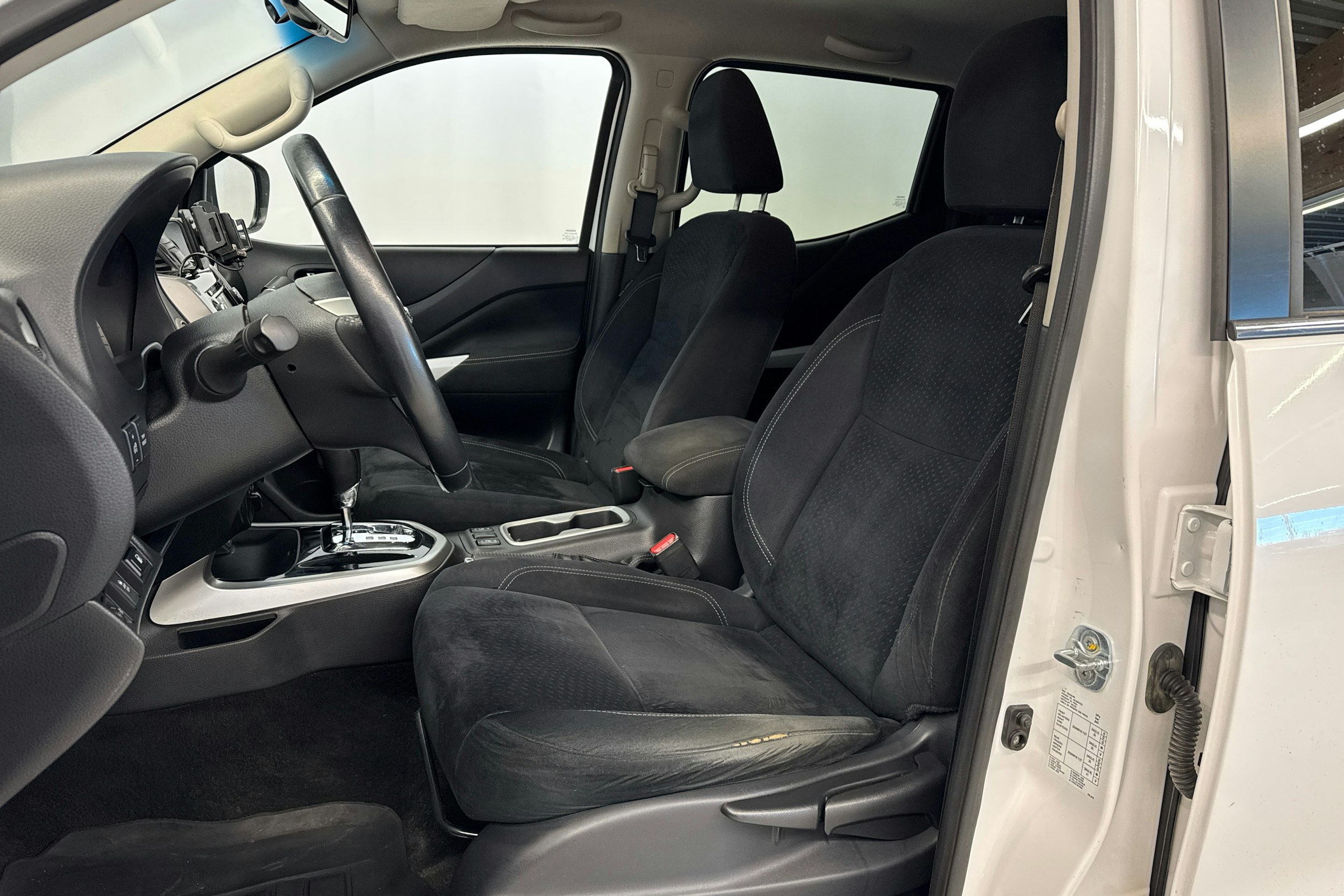 valkoinen Nissan Navara 2016 kuva 7.