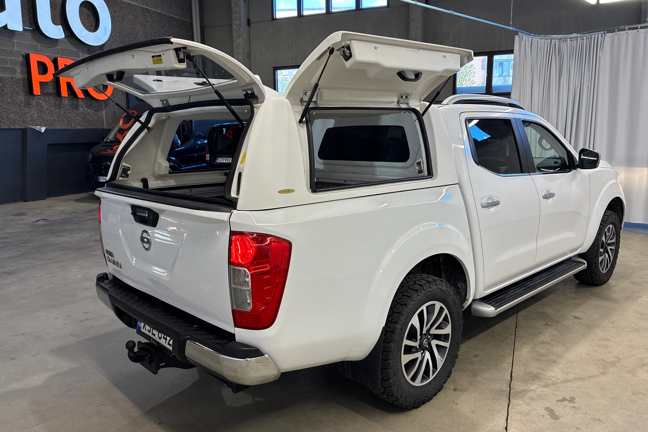 valkoinen Nissan Navara 2016 kuva 18.