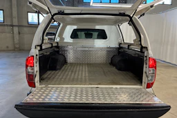 valkoinen Nissan Navara 2016 kuva 19.