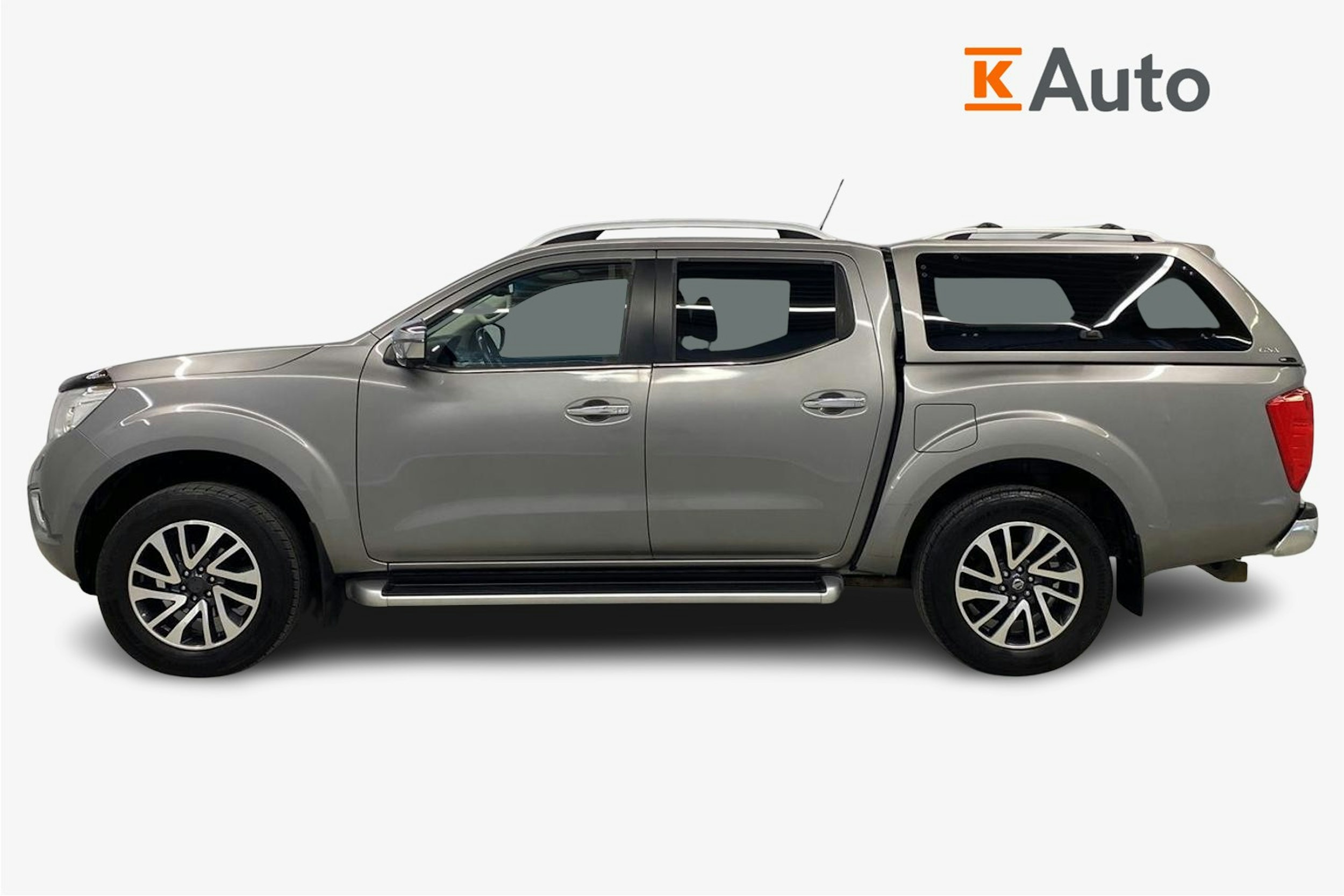 harmaa Nissan Navara 2017 kuva 6.