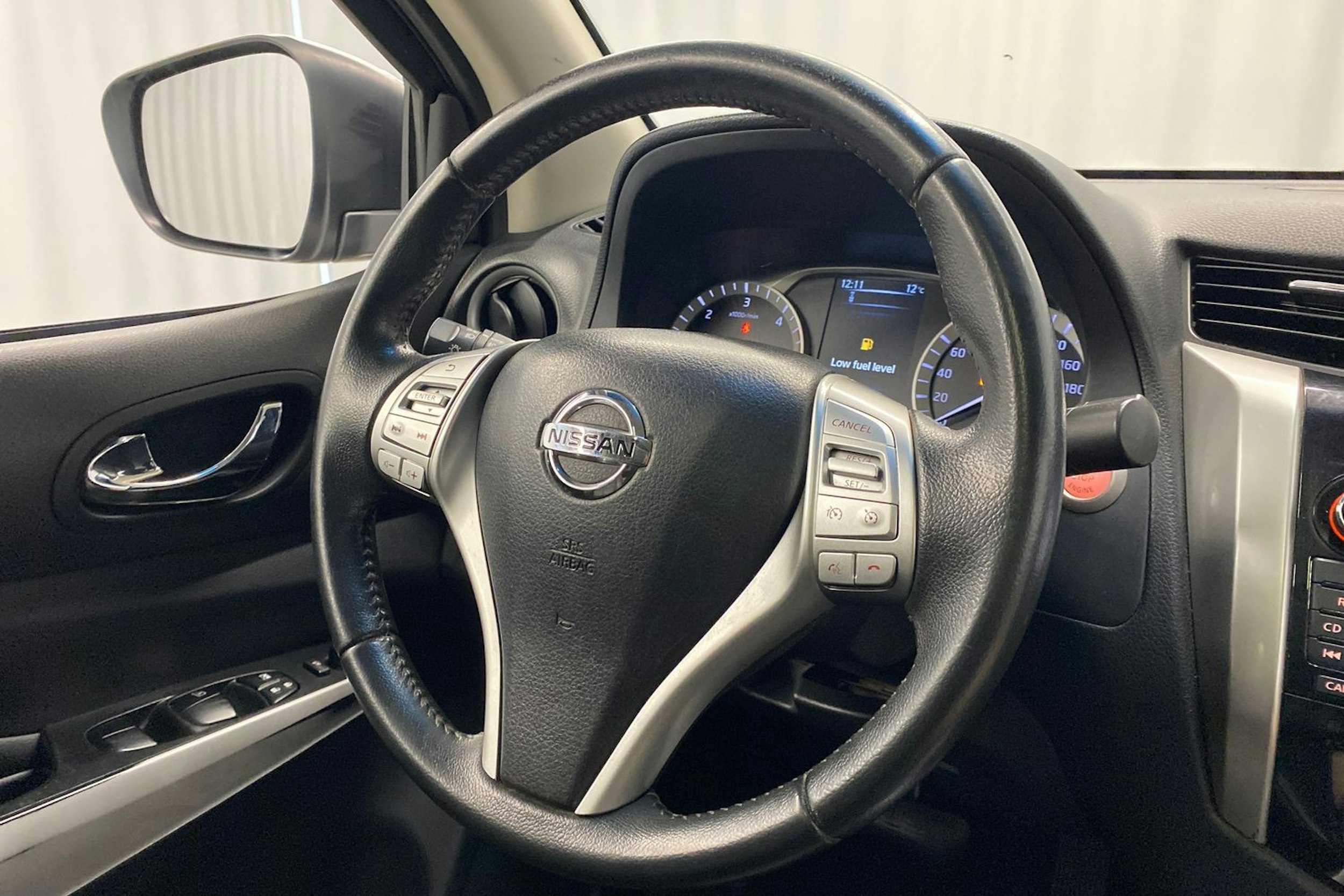 harmaa Nissan Navara 2017 kuva 13.