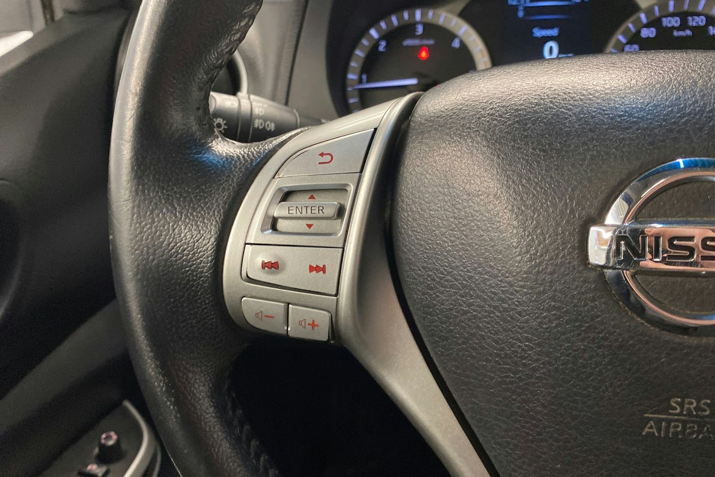 harmaa Nissan Navara 2017 kuva 15.