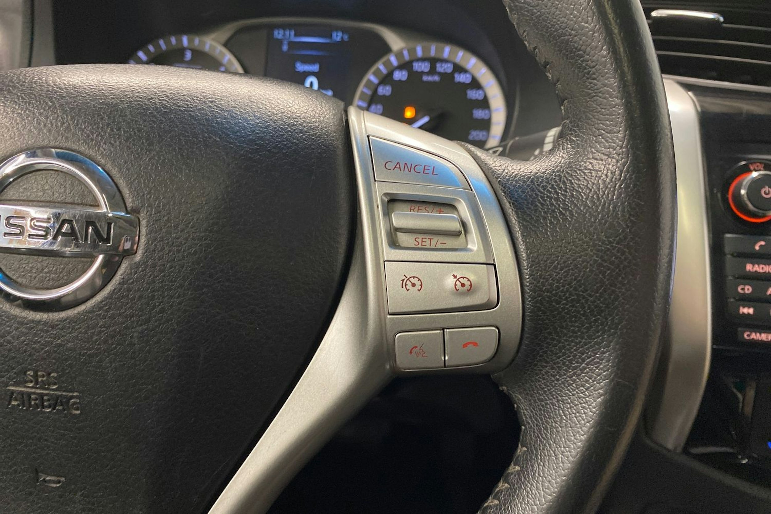 harmaa Nissan Navara 2017 kuva 16.