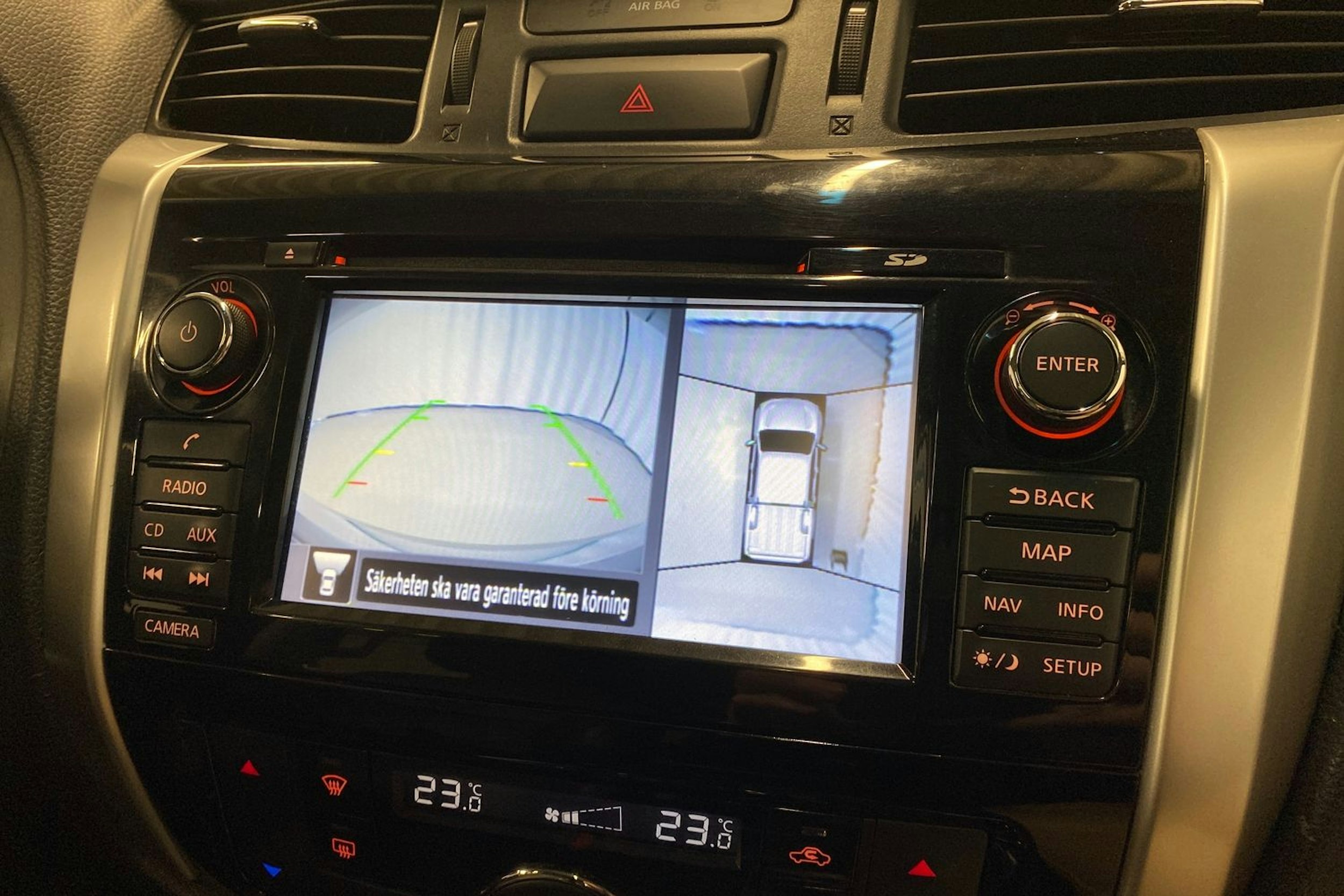harmaa Nissan Navara 2017 kuva 18.