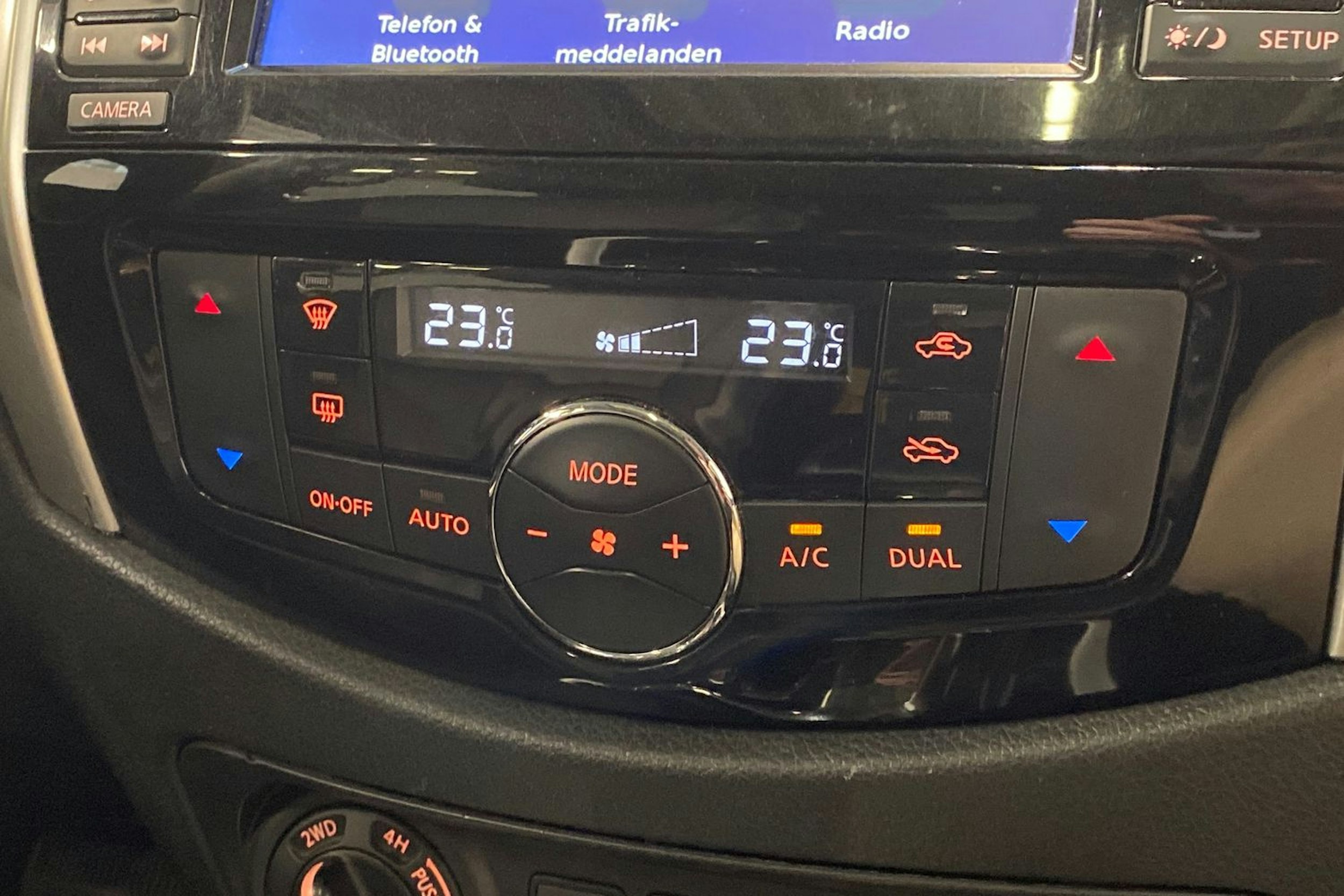 harmaa Nissan Navara 2017 kuva 21.