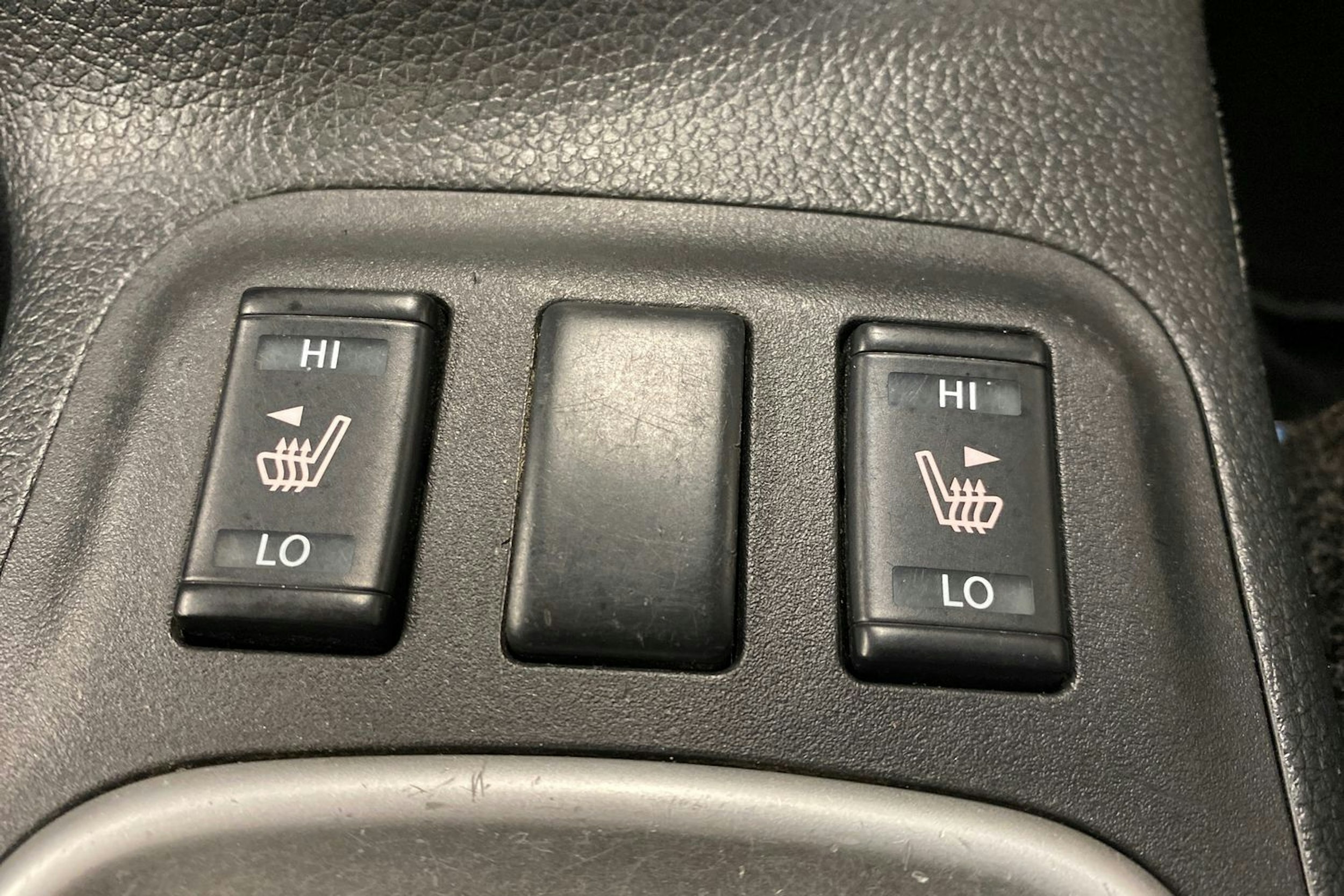harmaa Nissan Navara 2017 kuva 23.