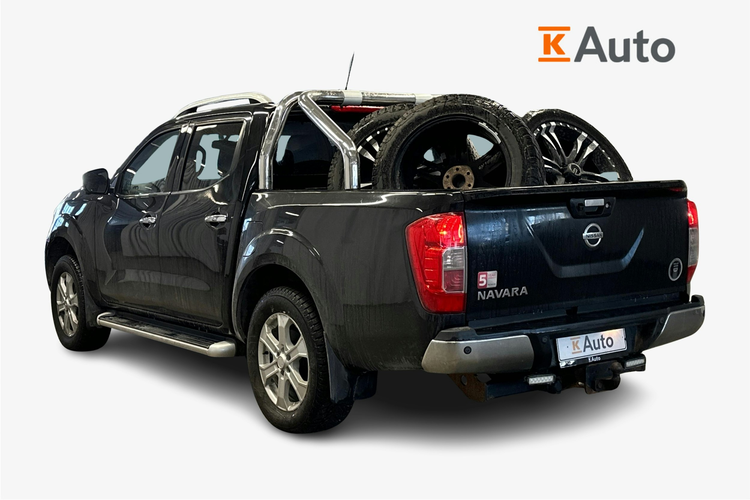 musta Nissan Navara 2017 kuva 2.