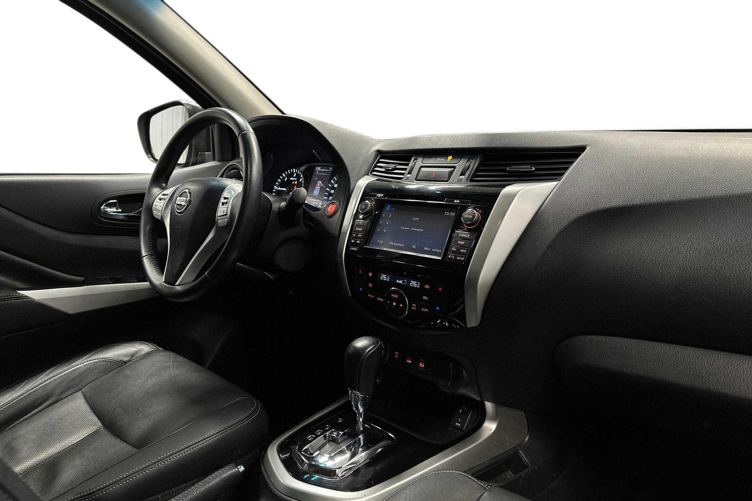 musta Nissan Navara 2017 kuva 9.