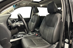 musta Nissan Navara 2017 kuva 11.