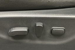 musta Nissan Navara 2017 kuva 13.