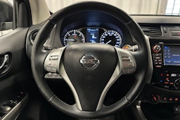 musta Nissan Navara 2017 kuva 15.