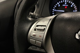 musta Nissan Navara 2017 kuva 16.