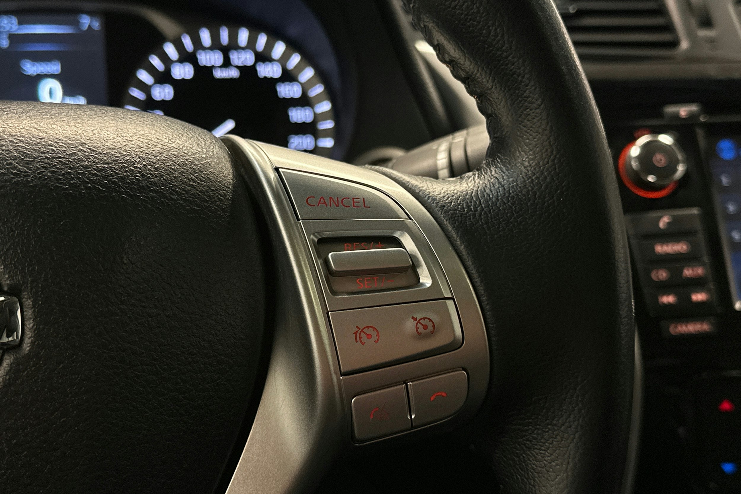 musta Nissan Navara 2017 kuva 17.