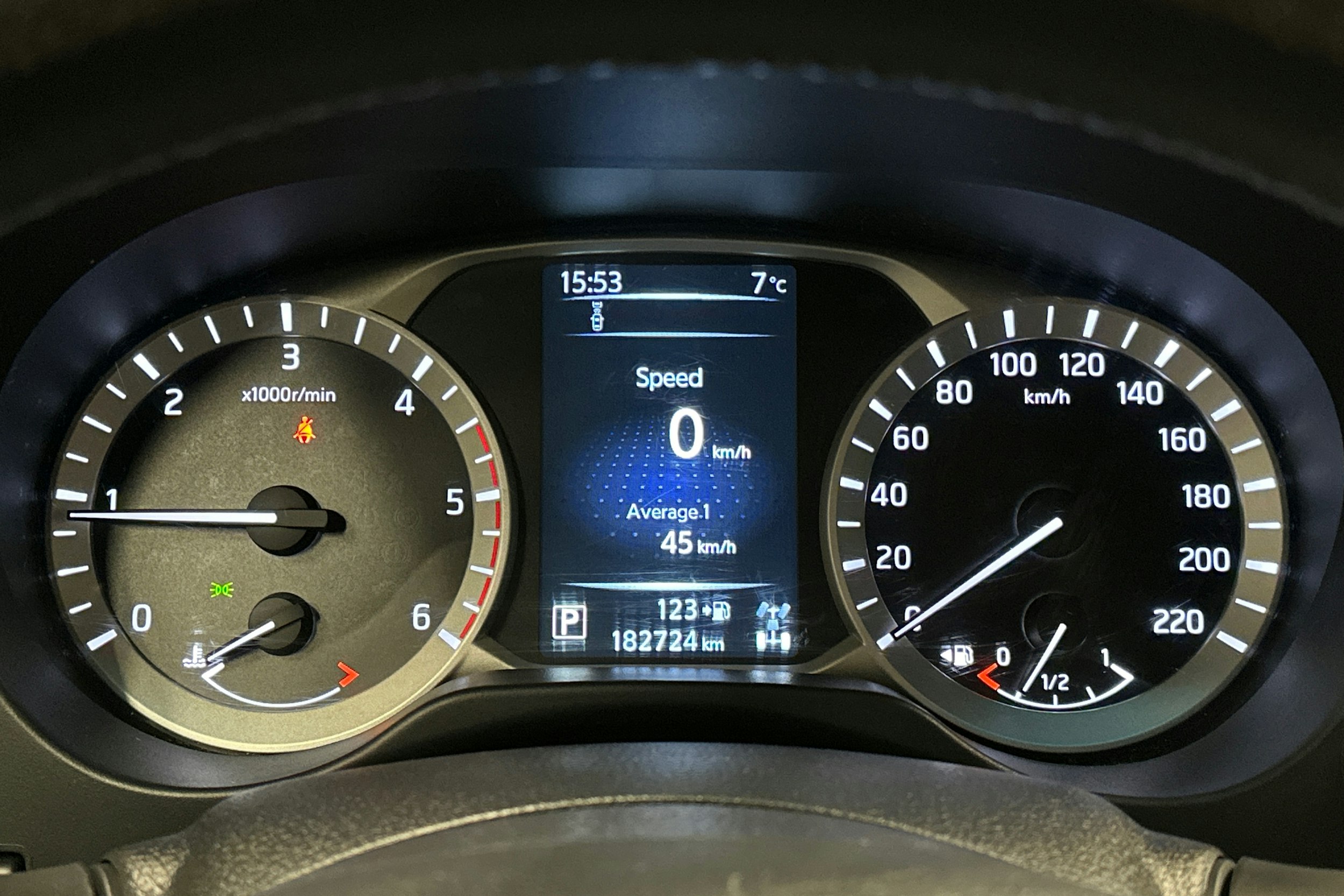 musta Nissan Navara 2017 kuva 18.