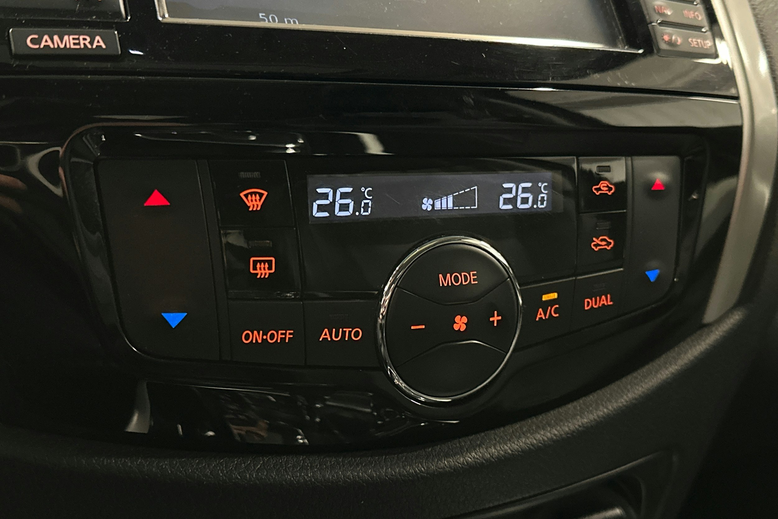 musta Nissan Navara 2017 kuva 23.