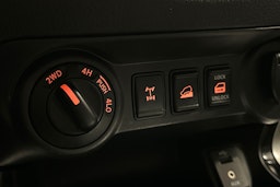 musta Nissan Navara 2017 kuva 24.