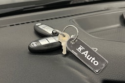 musta Nissan Navara 2017 kuva 26.