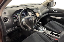 ruskea (beige) Nissan Navara 2017 kuva 6.