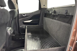 ruskea (beige) Nissan Navara 2017 kuva 8.