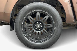 ruskea (beige) Nissan Navara 2017 kuva 9.