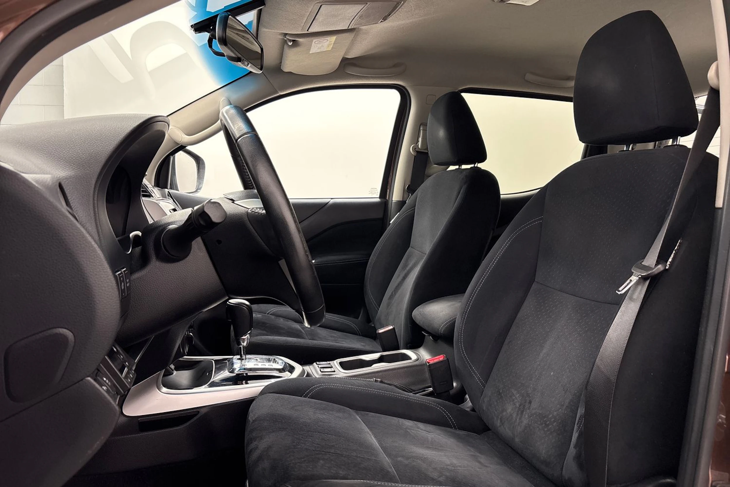 ruskea (beige) Nissan Navara 2017 kuva 11.
