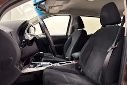 ruskea (beige) Nissan Navara 2017 kuva 11.