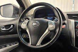 ruskea (beige) Nissan Navara 2017 kuva 12.