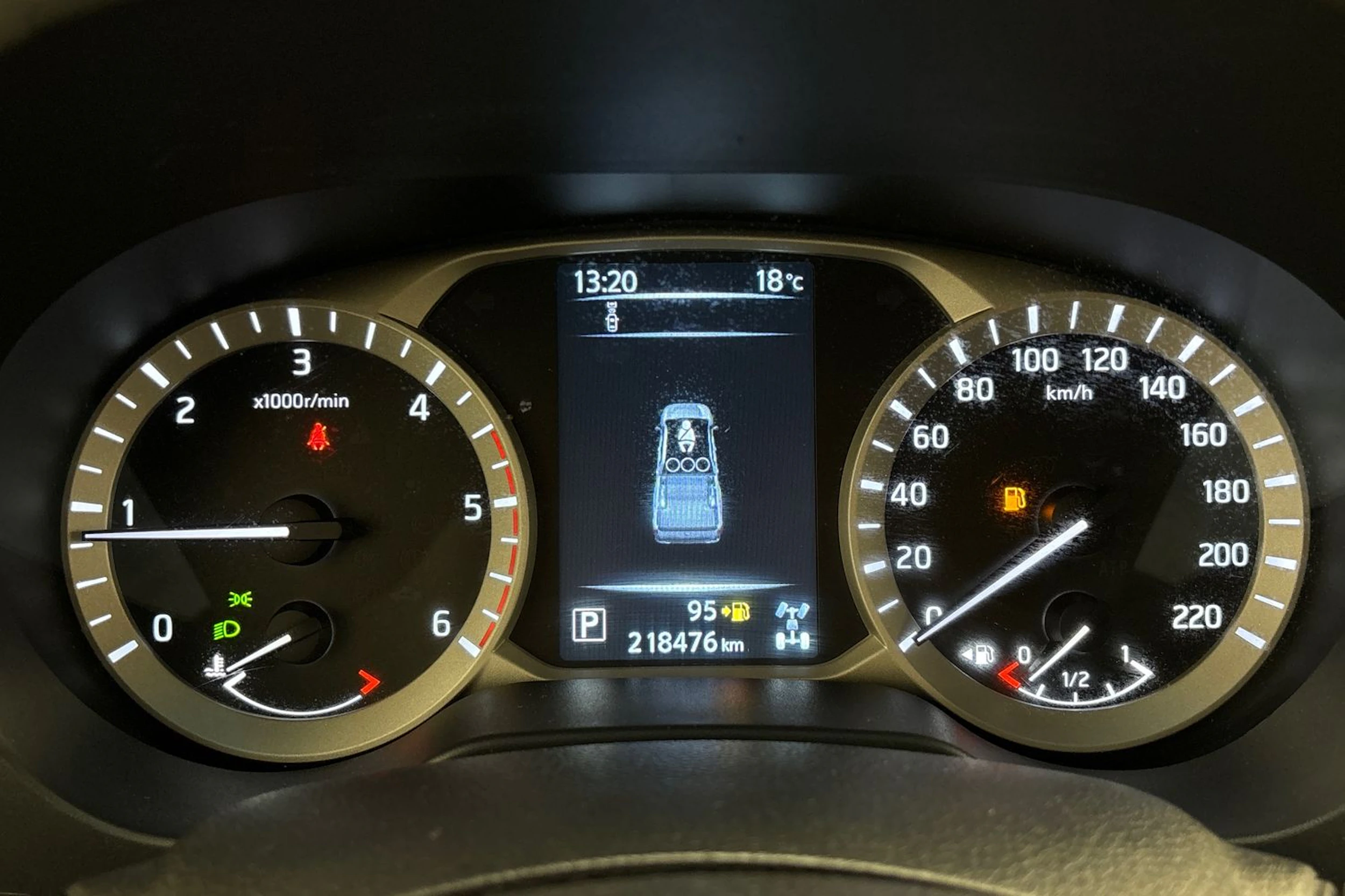 ruskea (beige) Nissan Navara 2017 kuva 15.