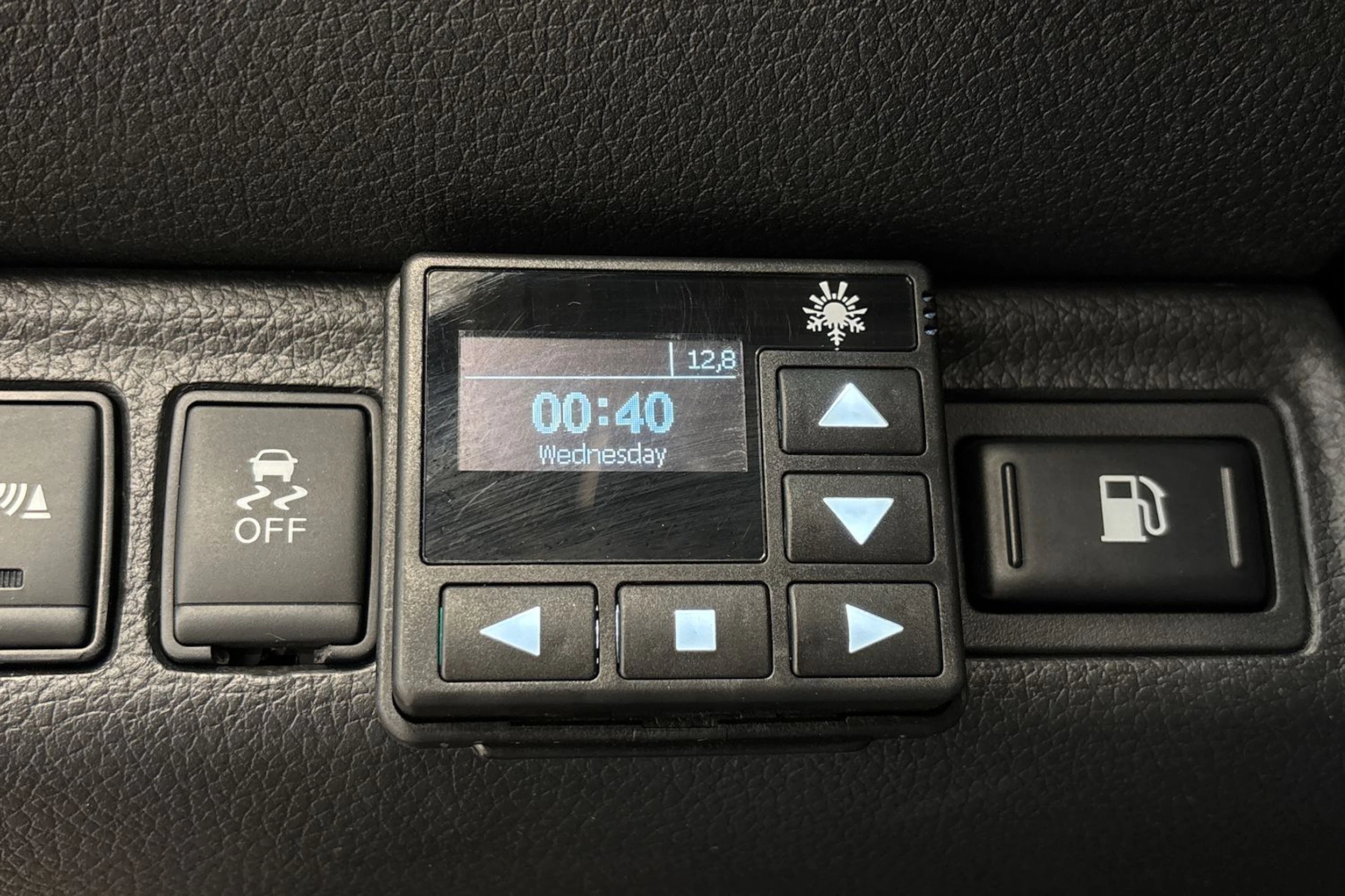 ruskea (beige) Nissan Navara 2017 kuva 19.