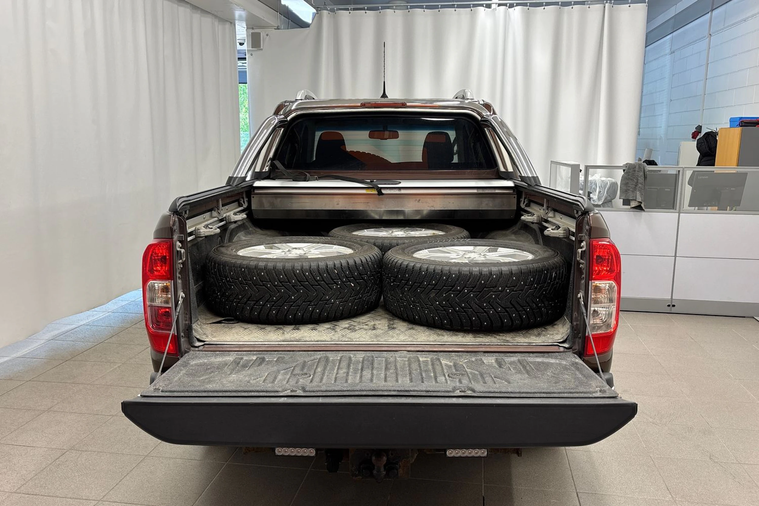 ruskea (beige) Nissan Navara 2017 kuva 20.