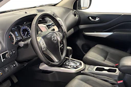 harmaa Nissan Navara 2017 kuva 3.