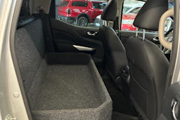 harmaa Nissan Navara 2017 kuva 5.